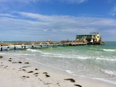 Holmes Beach sleeps 6 on Anna Maria Island